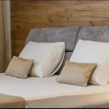 Faryna Апартаменты *